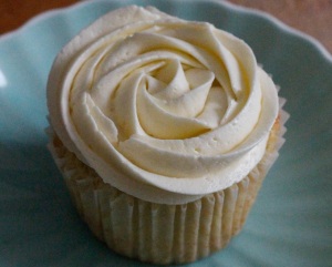 coconut-champagne-cupcakes