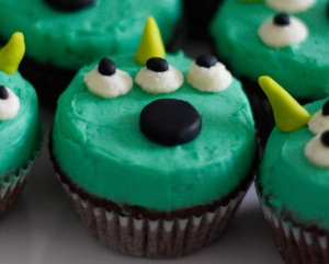 toy-story-alien-cupcakes